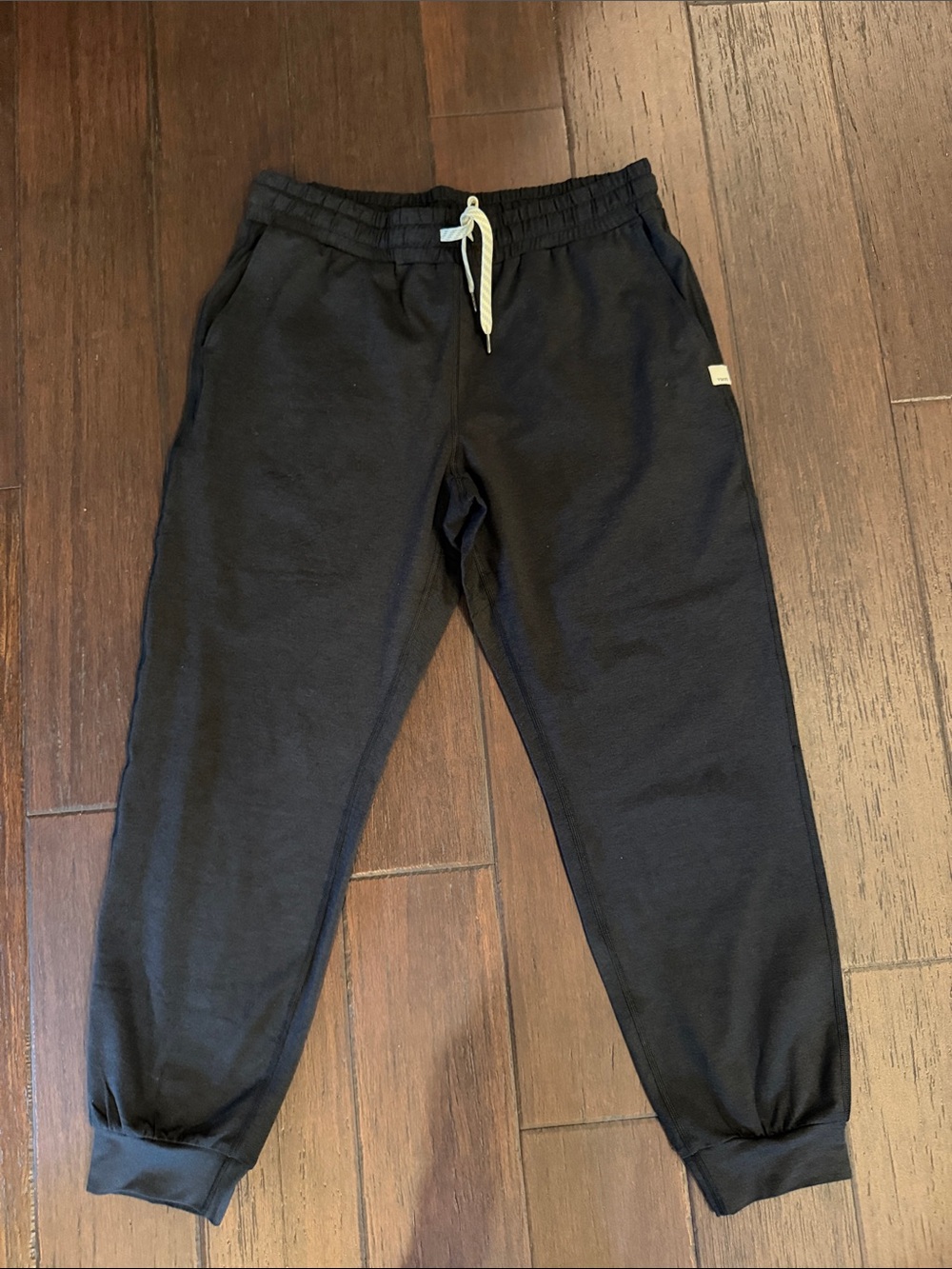 NWOT- Brand new, never worn Vuori Charcoal Heather Performance Joggers - Picture 1 of 12